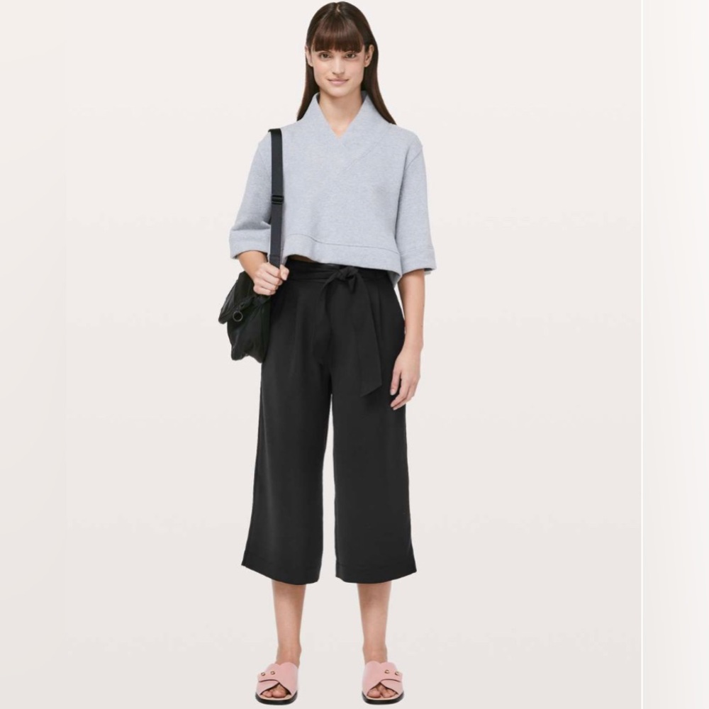 Lululemon Noir Crop Pants - Great Condition!